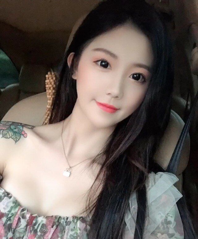 龙华菲菲：白净可爱年龄小，水多羞涩后入爽